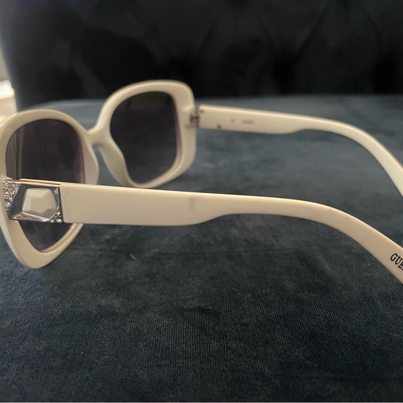 GUESS Sunglasses GU 7314 Wht- 35 - Picture 4 of 4
